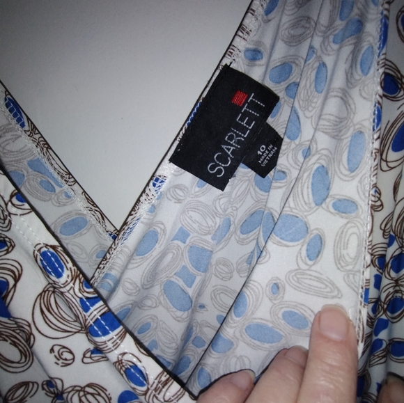 EUC Scarlett Sleeveless Blue and White Dress Midi - Picture 5 of 6